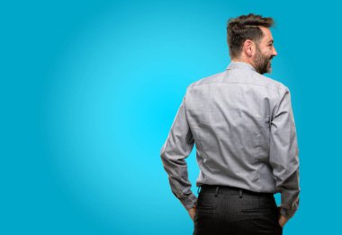 Orta yaş adam, sakal ve papyon arka, arka görünüm