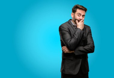 Panik ve korku ifade şokta, orta yaş adam, sakal ve papyon korkuttu