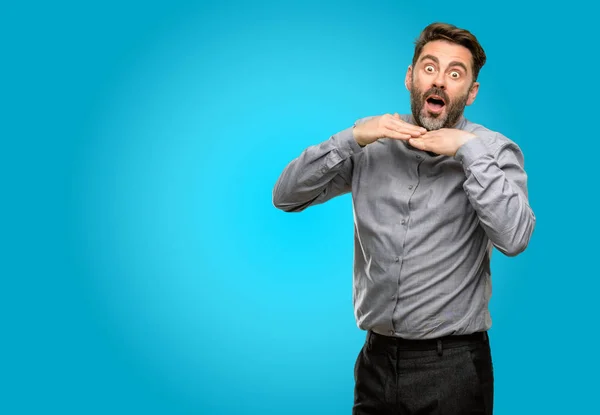 Hombre Mediana Edad Con Barba Pajarita Feliz Sorprendido Animando Expresando — Foto de Stock