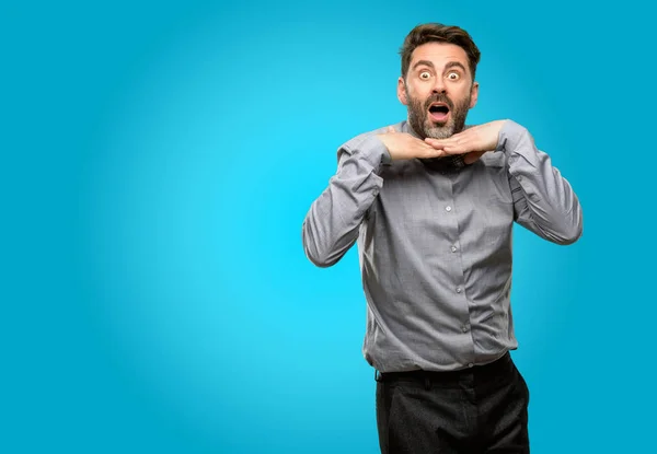 Hombre Mediana Edad Con Barba Pajarita Feliz Sorprendido Animando Expresando —  Fotos de Stock