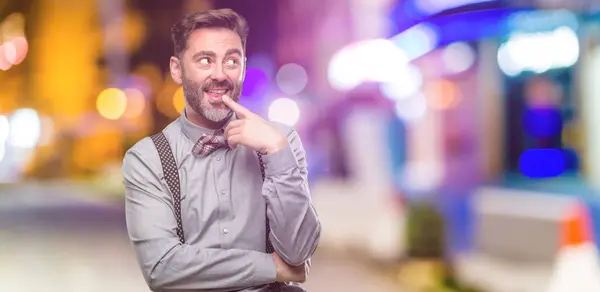 Homem Meia Idade Com Barba Gravata Borboleta Confiante Feliz Com — Fotografia de Stock