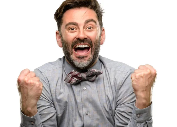 Középkorú Férfi Szakáll Csokornyakkendő Boldog Izgatott Ünneplése Győzelem Nagy Siker — Stock Fotó