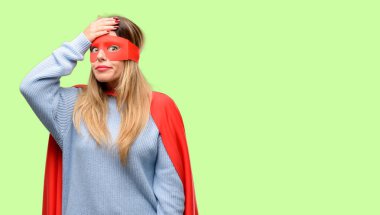 Genç süper kadın dehşet ve sinir anksiyete ve panik jest, bunalmış ifade