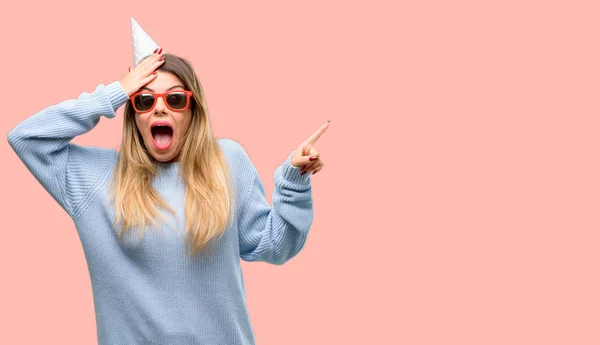 Young Woman Celebrates Birthday Pointing Away Side Finger — Stock Photo, Image