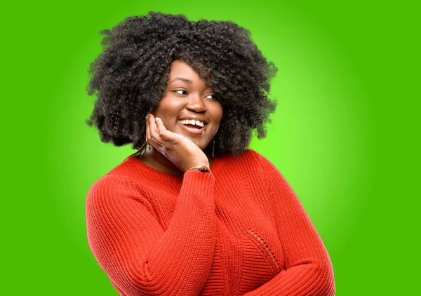 Krásná Africká Žena Šťastná Překvapen Fandění Exprimují Wow Gesto — Stock fotografie