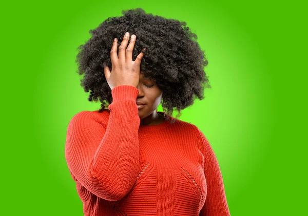 Krásná Afričanka Stresující Udržet Ruku Hlavu Unavený Frustrovaný — Stock fotografie
