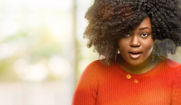 Beautiful African Woman Scared Shock Expressing Panic Fear Outdoor — Stock Photo, Image