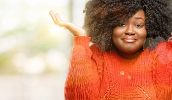 Mujer Africana Hermosa Duda Expresión Confusión Concepto Maravilla Futuro Incierto —  Fotos de Stock