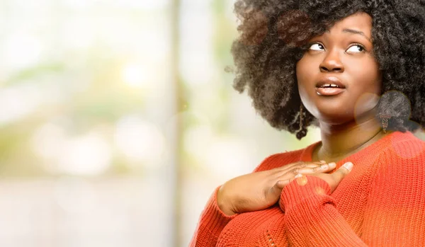 Beautiful African Woman Having Charming Smile Holding Hands Heart Wanting — Stock Photo, Image