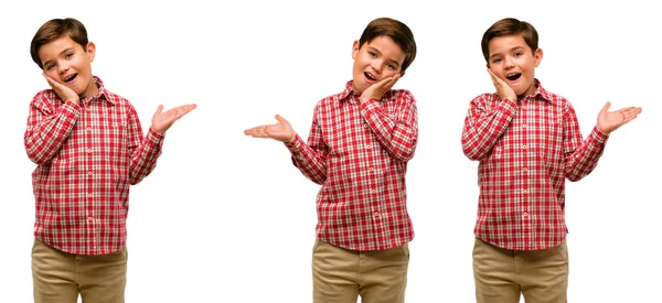 Niño Guapo Con Ojos Verdes Sosteniendo Algo Mano Vacía —  Fotos de Stock