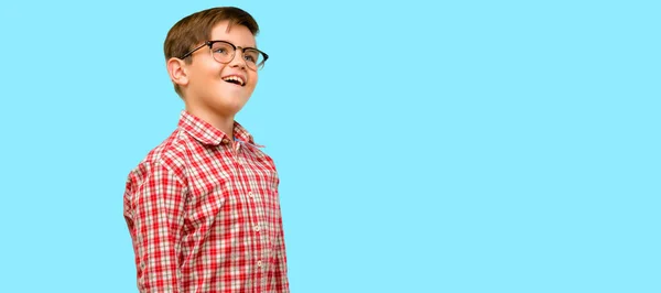 Guapo Niño Pequeño Con Ojos Verdes Feliz Sorprendido Animando Expresando — Foto de Stock