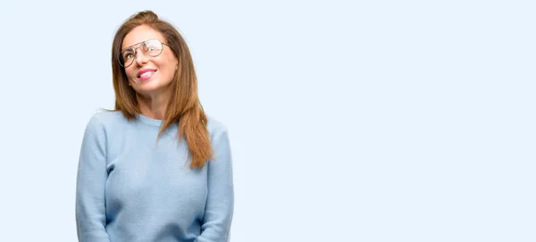 Mulher Meia Idade Vestindo Suéter Óculos Legais Pensando Olhando Para — Fotografia de Stock
