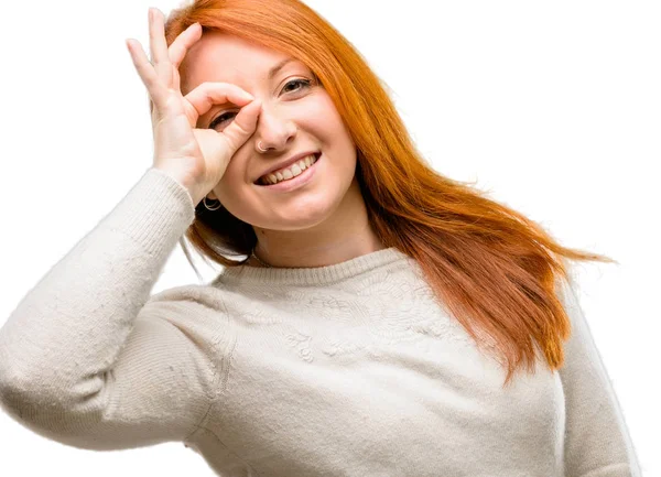 Schöne Junge Rothaarige Frau Die Geste Durch Finger Die Kamera — Stockfoto