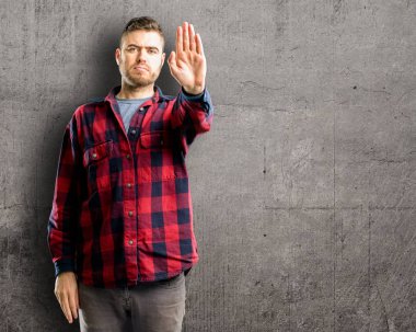 Hayır, güvenlik, savunma veya kısıtlama, belki iterek ifade yakışıklı delikanlı dur işareti el ile yapmak kötü tutum ile rahatsız