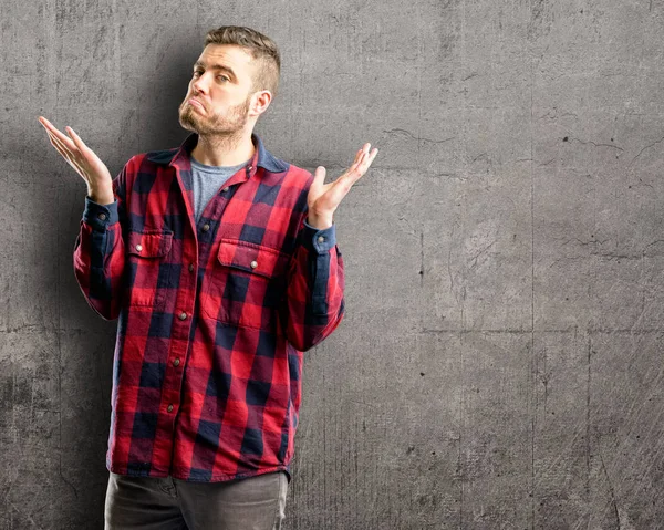 Joven Hombre Guapo Duda Expresión Confundir Maravilla Concepto Incierto Futuro —  Fotos de Stock