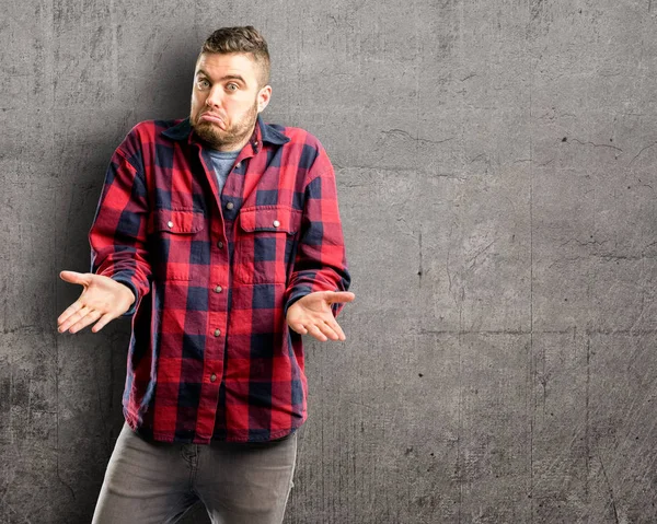 Joven Hombre Guapo Duda Expresión Confundir Maravillarse Concepto Futuro Incierto —  Fotos de Stock