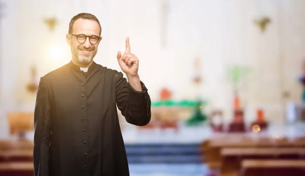 Priest Religion Man Raising Finger Number One Church — Stock Photo, Image