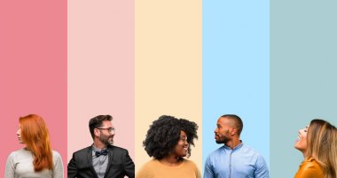 Kişi, kadın ve erkek yan görünüm portre serin grup