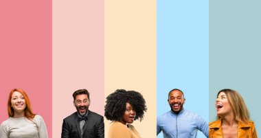 Serin grup insanlar, kadın ve adam mutlu ve ifade wow jest tezahürat