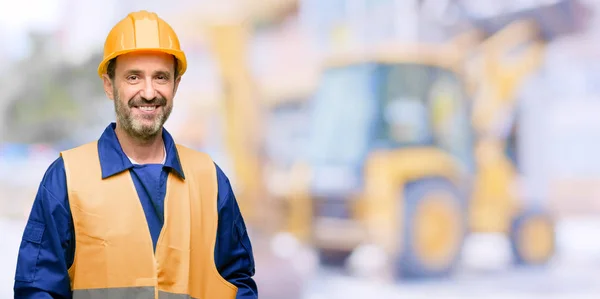 Engenheiro Sênior Trabalhador Construção Civil Confiante Feliz Com Grande Sorriso — Fotografia de Stock