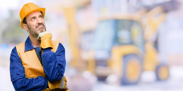 Senior Engineer Man Construction Worker Thinking Looking Expressing Doubt Wonder — Stock Photo, Image