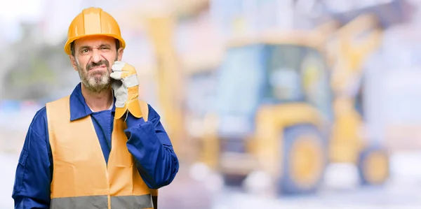 Senior Engineer Man Construction Worker Doubt Expression Confuse Wonder Concept — Stock Photo, Image