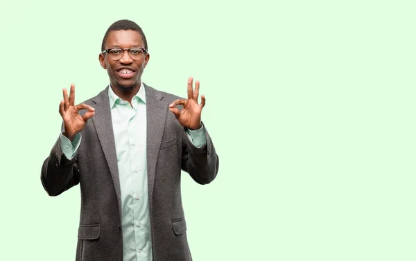 Africano Hombre Negro Usando Chaqueta Haciendo Gesto Signo Con Ambas — Foto de Stock