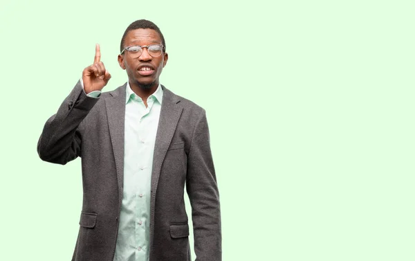Africano Negro Hombre Usando Chaqueta Feliz Sorprendido Animando Expresando Wow — Foto de Stock