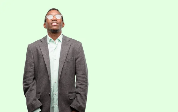 Africano Hombre Negro Con Chaqueta Pensando Mirando Hacia Arriba Expresando — Foto de Stock