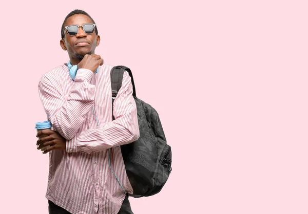 Africano Negro Estudante Pensamento Olhando Para Cima Expressando Dúvida Maravilha — Fotografia de Stock