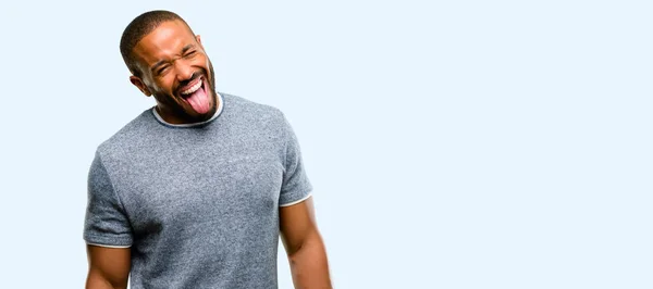 African American Man Met Baard Uitsteken Van Tong Camera Bij — Stockfoto