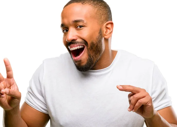 Mutlu Heyecanlı Kazanan Jest Ifade Sakallı Afrikalı Amerikalı Adam Beyaz — Stok fotoğraf