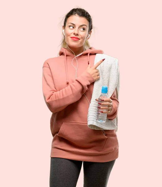 Genç Uzak Yan Parmak Ile Işaret Egzersiz Sweatshirt Giyen Kadın — Stok fotoğraf