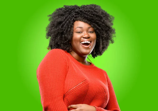 Hermosa Mujer Africana Segura Feliz Con Una Gran Sonrisa Natural — Foto de Stock