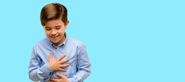 Niño Guapo Con Ojos Verdes Confiado Feliz Con Una Gran — Foto de Stock