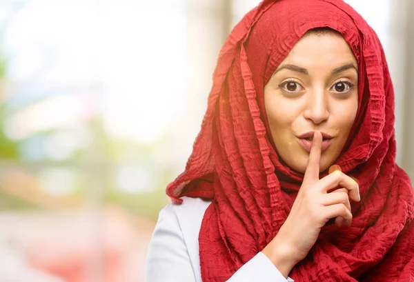 Young Arab Woman Wearing Hijab Index Finger Lips Ask Quiet — Stock Photo, Image