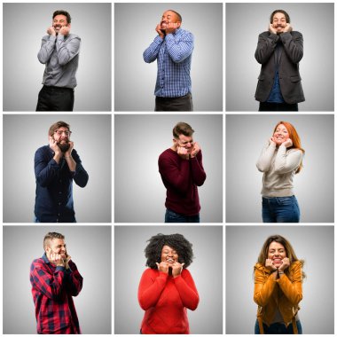 Grup karışık insanları, kadın ve erkek kendinden emin ve mutlu bir büyük doğal gülümseme gülmek ile