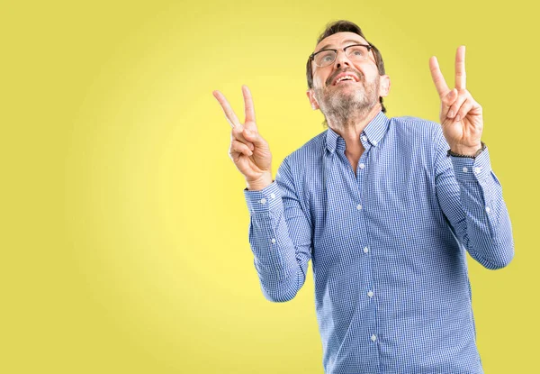 Hombre Guapo Mediana Edad Feliz Emocionado Expresando Gesto Ganador Exitoso —  Fotos de Stock