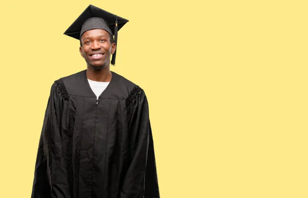 Jonge Afrikaanse Afgestudeerde Student Zwarte Man Denken Opzoeken Uiten Twijfel — Stockfoto