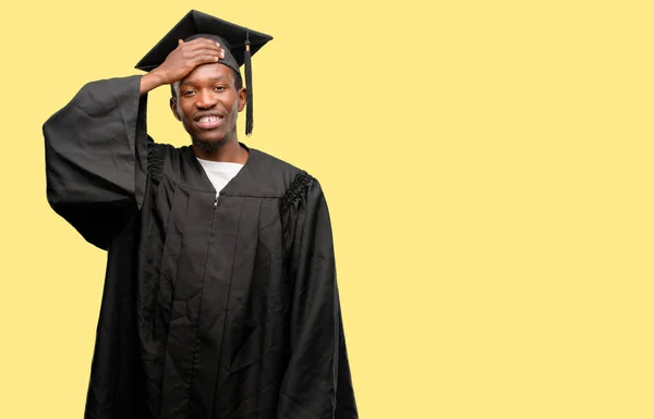 Genç Afrika Yüksek Lisans Öğrencisi Siyah Adam Çok Korkmuş Sinir — Stok fotoğraf