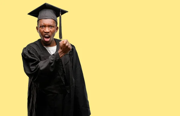 Jonge Afrikaanse Afgestudeerde Student Zwarte Man Geïrriteerd Boos Het Uiten — Stockfoto