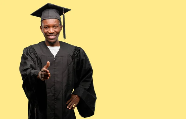 Junger Afrikanischer Absolvent Schwarzer Mann Hält Hände Zur Begrüßung Handschlagpose — Stockfoto