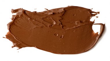 Çikolata beyaz arka planda izole bir şekilde yayılmış. Lezzetli yemek tasarımı