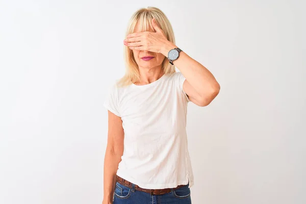 Mujer Mediana Edad Que Usa Una Camiseta Casual Pie Sobre — Foto de Stock