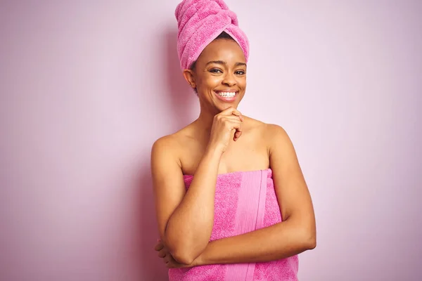 African American Woman Wearing Shower Towel Bath Pink Isolated Background — Stock Photo, Image