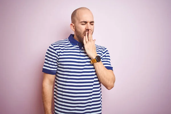 Giovane Uomo Calvo Con Barba Indossa Casual Strisce Blu Shirt — Foto Stock