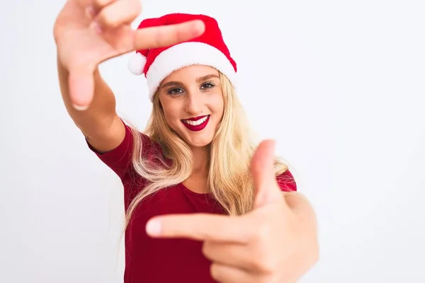 Mujer Hermosa Joven Con Sombrero Navidad Santa Sobre Fondo Blanco — Foto de Stock