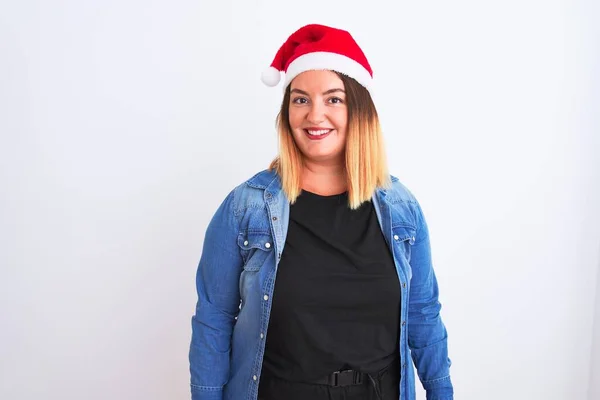 Jonge Mooie Vrouw Draagt Kerstman Hoed Staan Geïsoleerde Witte Achtergrond — Stockfoto