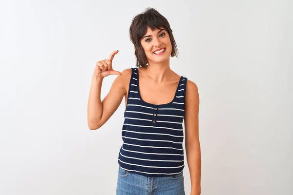 Mujer Hermosa Joven Con Una Camiseta Rayas Pie Sobre Fondo —  Fotos de Stock