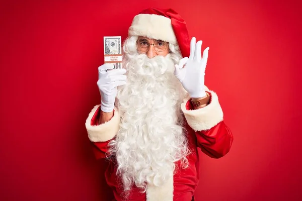 Medelålders Man Bär Santa Claus Kostym Hålla Dollar Över Isolerad — Stockfoto